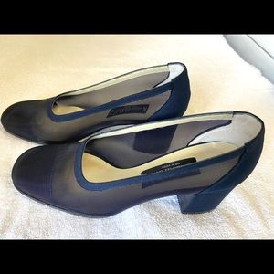 Vintage Kenneth Cole navy heels